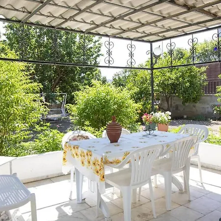 Cozy House With Garden In Bodrum דירה *